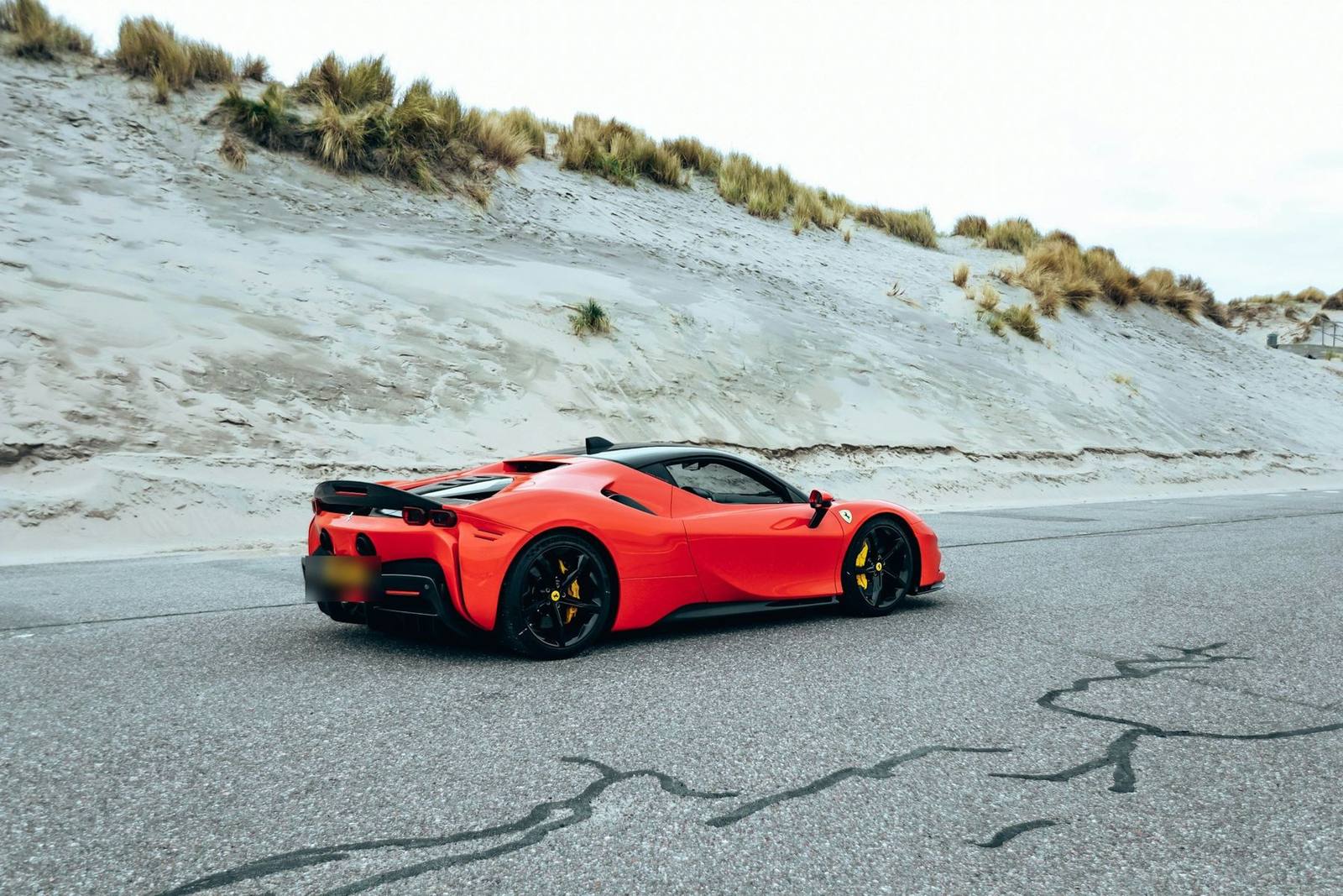 Ferrari SF90 Stradale, vue trois-quarts arrière