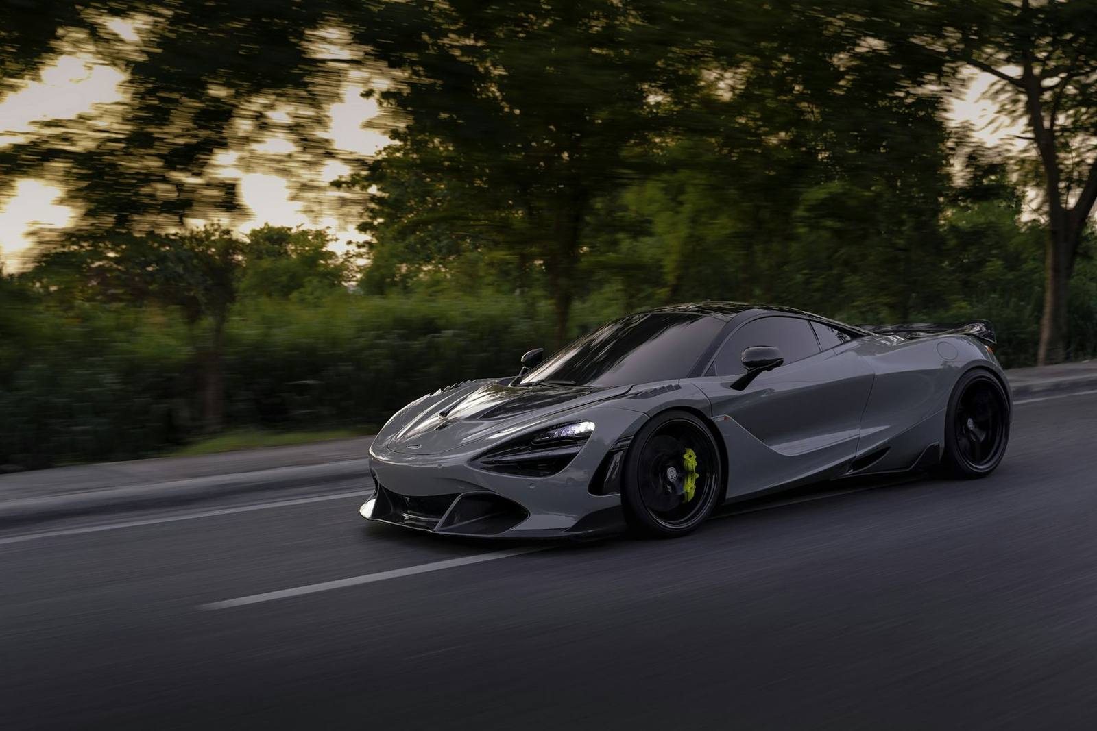 McLaren 720S, vue trois-quarts avant