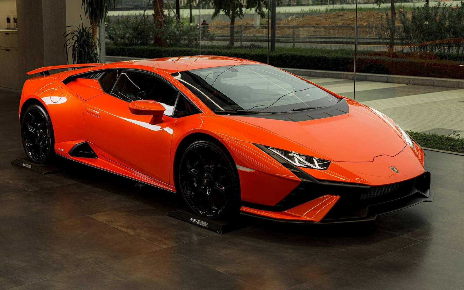 Lamborghini Huracán Tecnica, vue trois-quarts avant