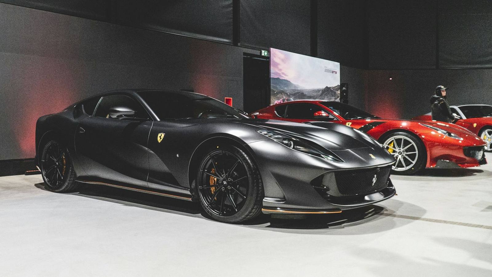 Ferrari 812 Competizione, vue trois-quarts avant