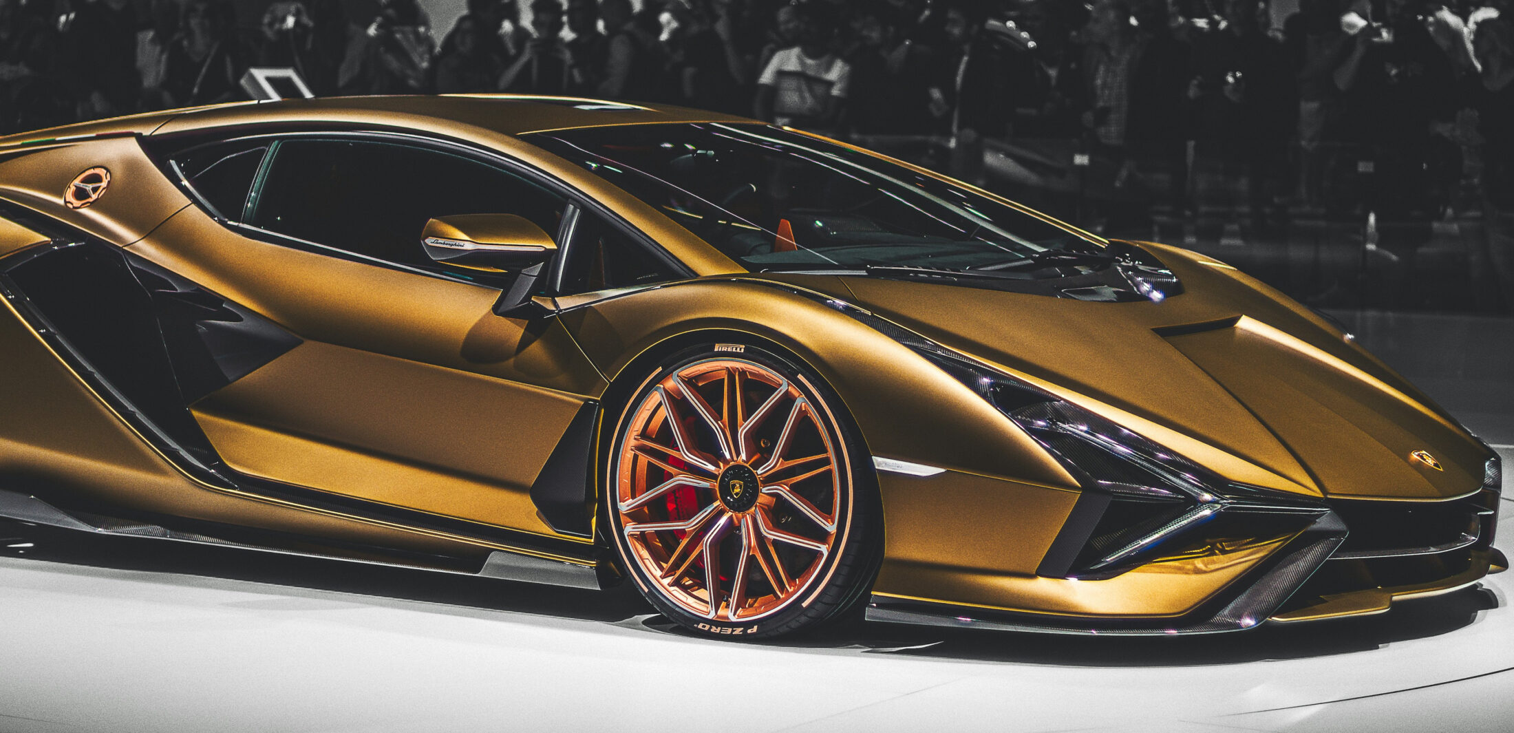 Lamborghini Sián FKP 37 dorée, vue de profil