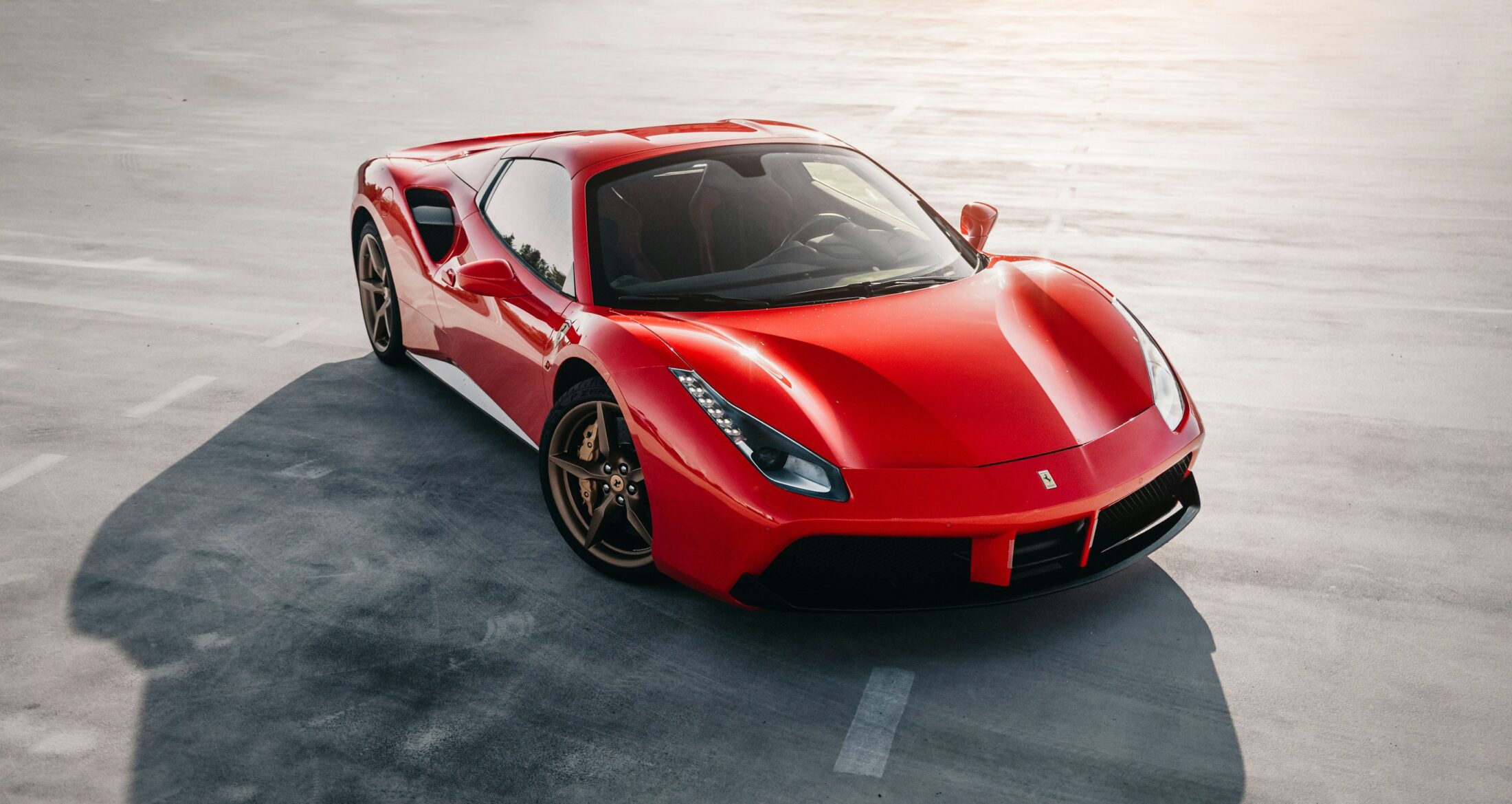 Ferrari 488 Spider rouge, vue plongeante