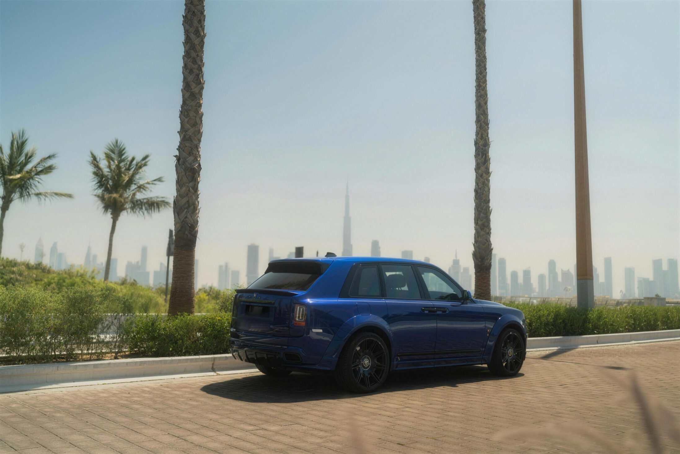 Rolls-Royce Cullinan, vue trois-quarts arrière