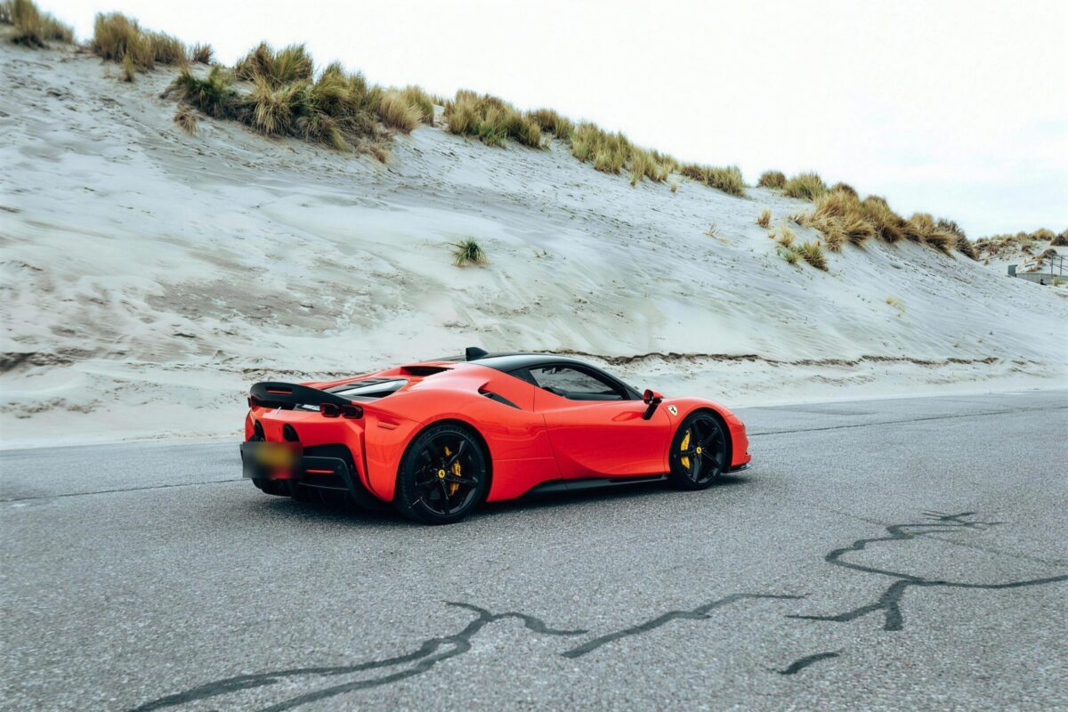 Ferrari SF90 Stradale, vue trois-quarts arrière