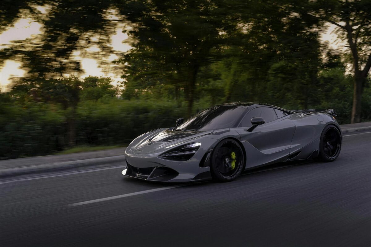 McLaren 720S, vue trois-quarts avant