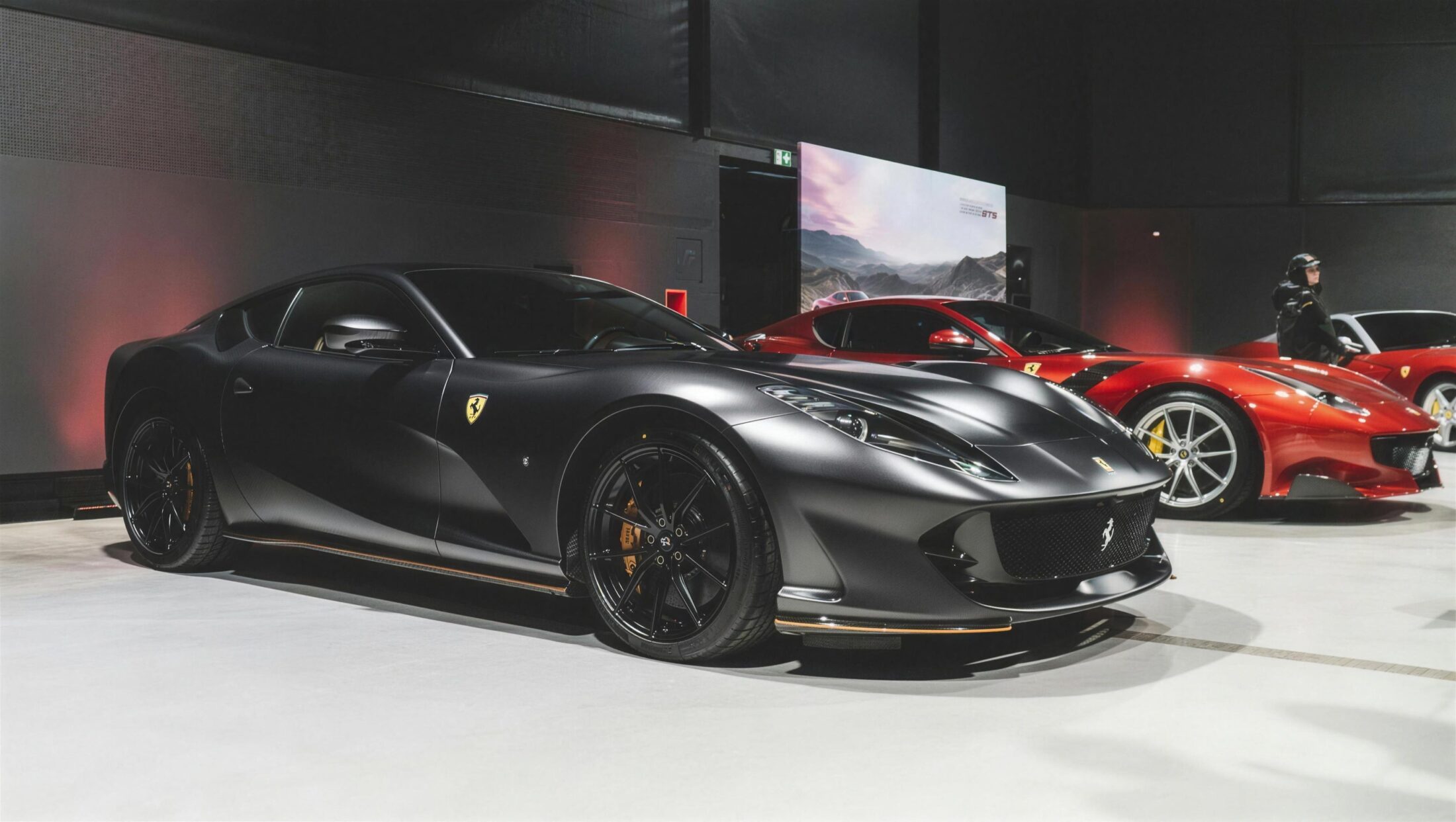 Ferrari 812 Competizione, vue trois-quarts avant
