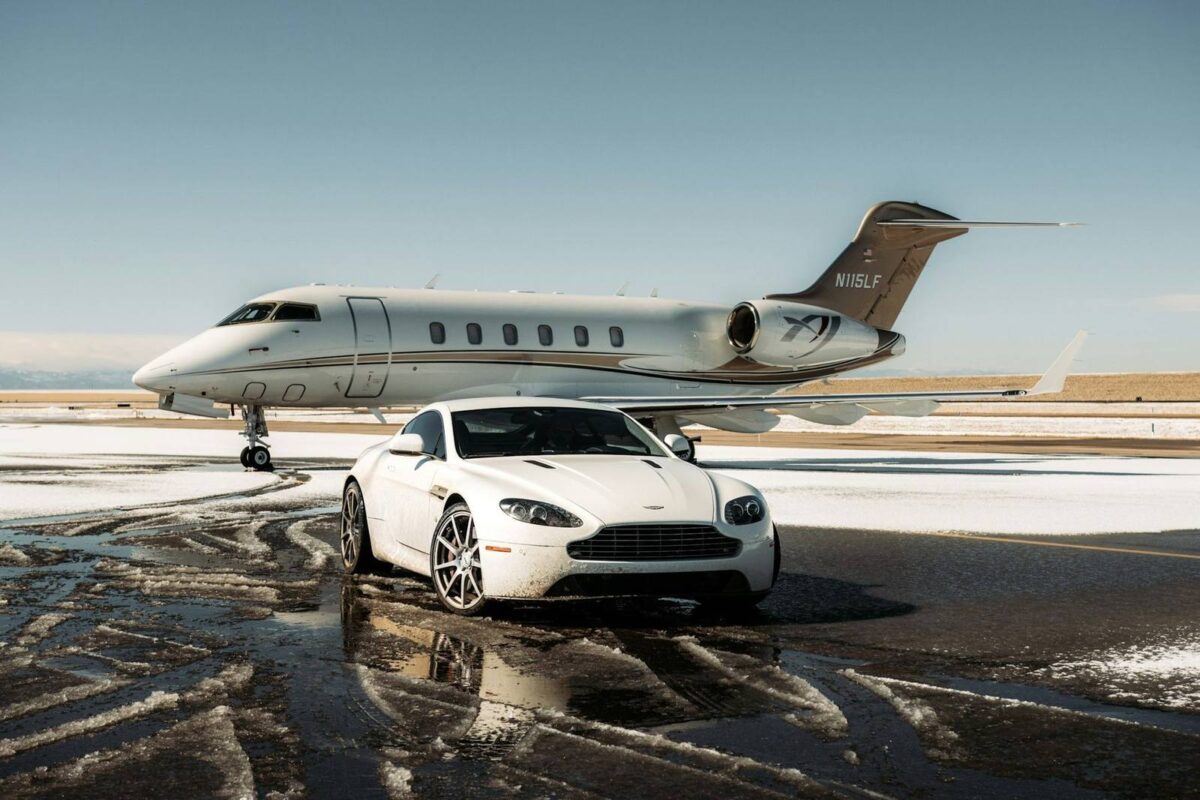 Aston Martin V8 Vantage S, vue trois-quarts avant